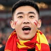 一位中国男性球迷头像,戴着围巾